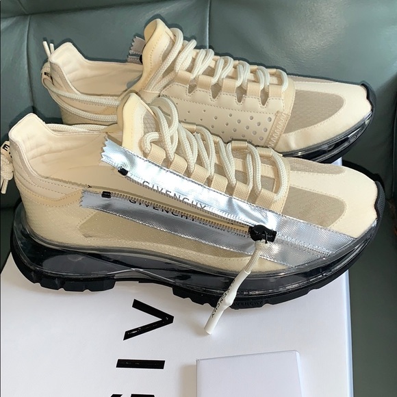 GIVENCHY  Spectre Low Top Sneaker - Picture 5 of 9